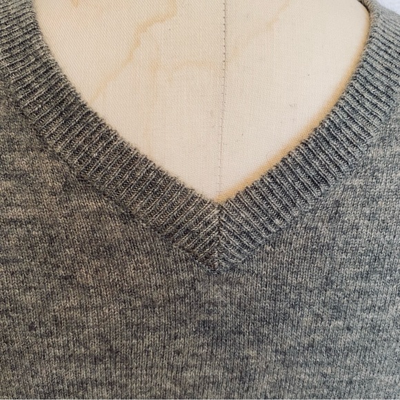 Pure cashmere M men’s dark heather grey sweater. EUC - Picture 2 of 5